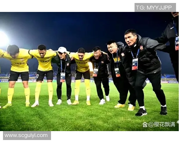 深圳足球队的团队协作揭秘：如何在绿茵场上实现完美配合与默契合作